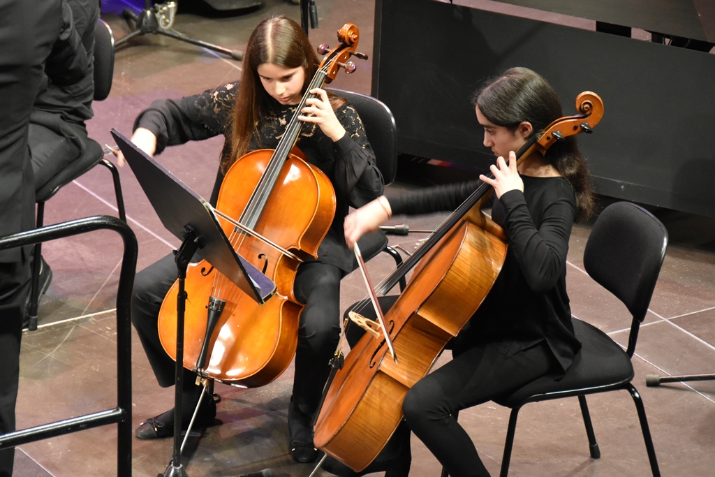 The English School The return of the 2 Cellos!